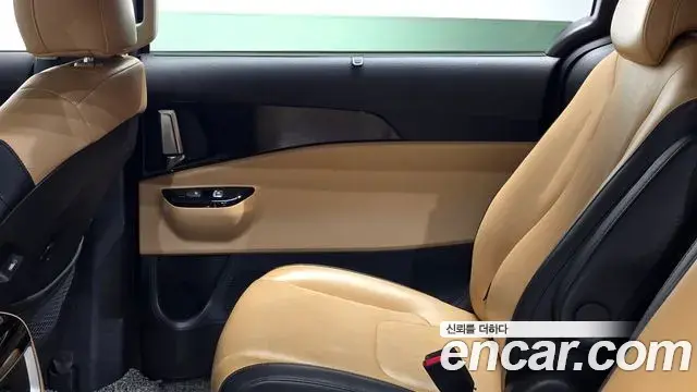 Kia Carnival 2022 — Şəkil 14/30
