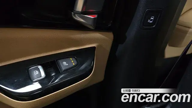 Kia Carnival 2022 — Şəkil 23/30