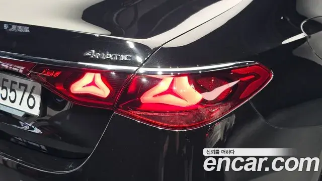 Mercedes-Benz E-Class 2024 — ფოტო 28/32
