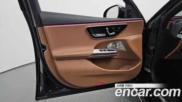 Mercedes-Benz E-Class 2024 — ფოტო 25/32