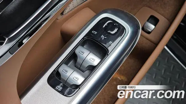 Mercedes-Benz E-Class 2024 — ფოტო 22/32