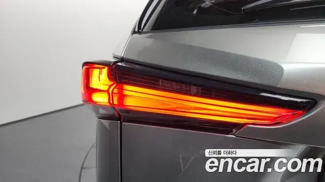 Lexus NX300h 2019 — Photo 6/37