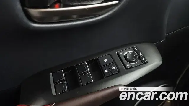Lexus NX300h 2019 — Photo 18/37