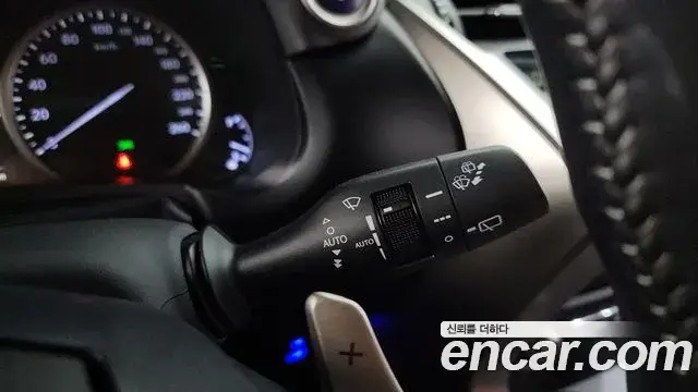 Lexus NX300h 2019 — Photo 3/37