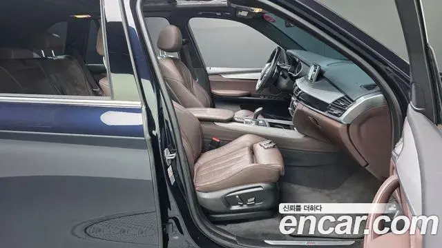 BMW X5 2018 — Şəkil 32/33