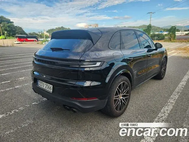 Porsche Cayenne 2024 — Photo 8/20