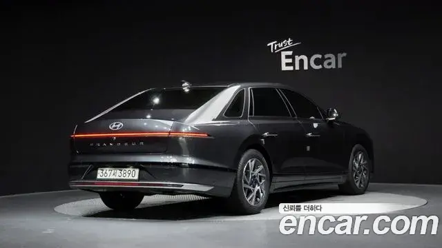 Hyundai Grandeur Hybrid 2023 — ფოტო 18/20