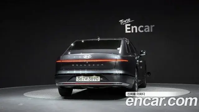 Hyundai Grandeur Hybrid 2023 — ფოტო 14/20
