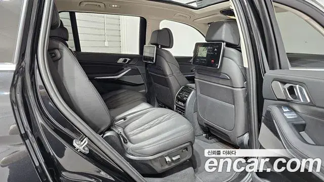 BMW X7 2022 — Фото 11/20