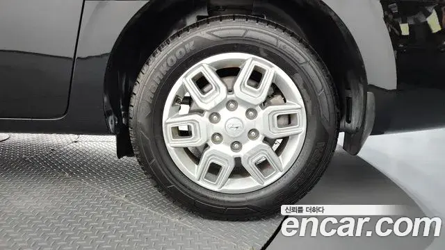 Hyundai Staria 2023 — Şəkil 25/32