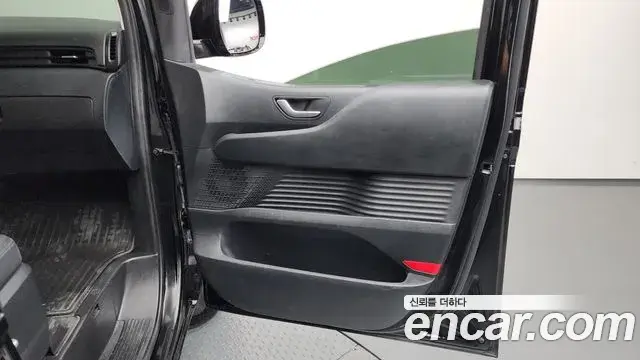 Hyundai Staria 2023 — Şəkil 9/32