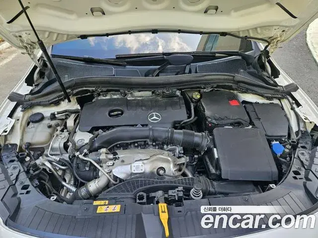 Mercedes-Benz GLA-Class 2023 — Фото 11/20