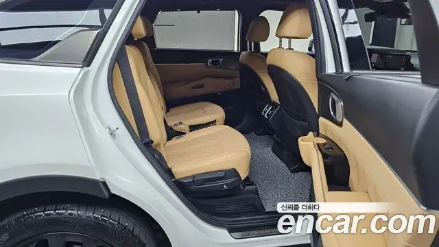 Kia Sorento 2021 — Фото 11/20