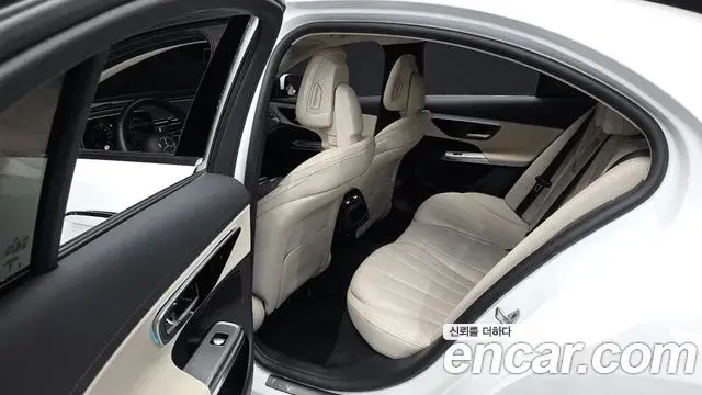 Mercedes-Benz E-Class 2024 — Фото 12/20