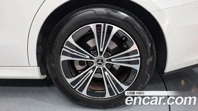 Mercedes-Benz E-Class 2024 — Şəkil 16/30