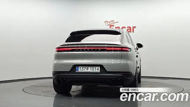 Porsche Cayenne 2023 — Şəkil 24/36