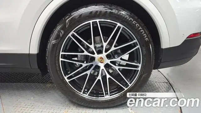 Porsche Cayenne 2023 — Şəkil 35/36