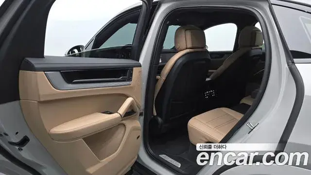 Porsche Cayenne 2023 — Şəkil 29/36