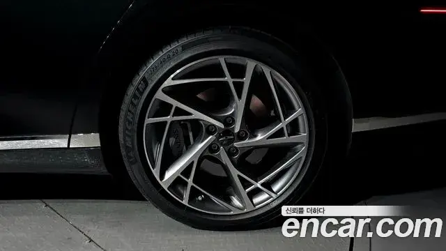 Genesis G90 2023 — ფოტო 25/32