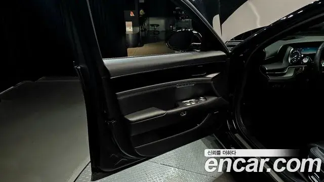 Genesis G90 2023 — ფოტო 2/32