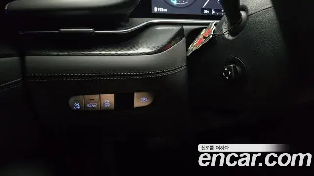 Genesis G90 2023 — ფოტო 18/32