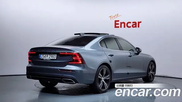 Volvo S60 2021 — Şəkil 28/34