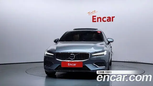 Volvo S60 2021 — Şəkil 19/34