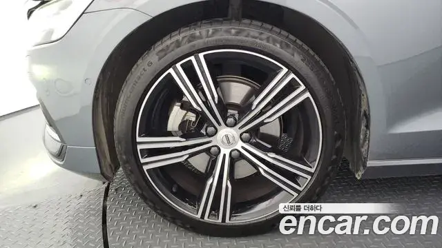 Volvo S60 2021 — Şəkil 25/34