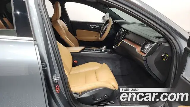 Volvo S60 2021 — Şəkil 24/34