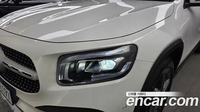 Mercedes-Benz GLB-Class 2022 — Şəkil 17/32