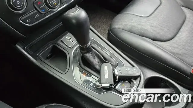 Jeep Cherokee 2022 — Photo 25/30