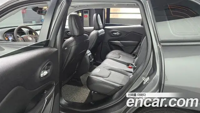 Jeep Cherokee 2022 — Photo 18/30