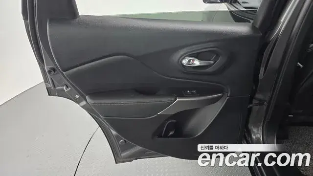 Jeep Cherokee 2022 — Photo 21/30
