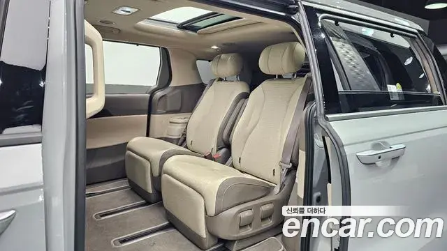 Kia Carnival 2024 — Şəkil 7/30