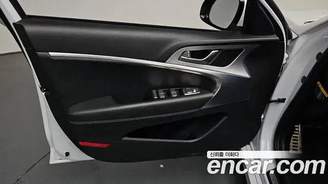Genesis G70 2019 — ფოტო 10/35