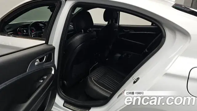 Genesis G70 2019 — ფოტო 8/35