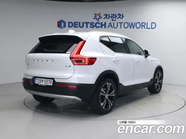 Volvo XC40 2020 — Фото 2/20