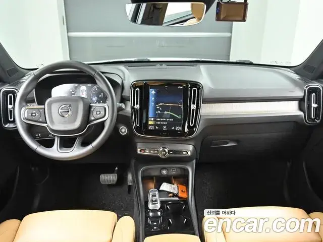 Volvo XC40 2020 — Фото 6/20