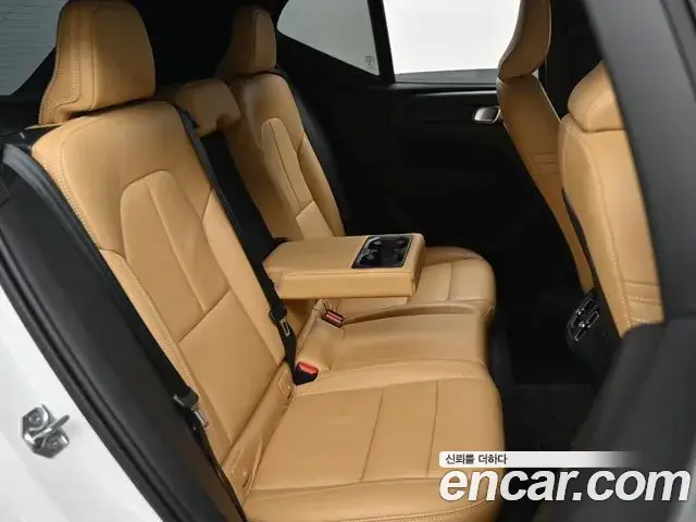 Volvo XC40 2020 — Фото 11/20