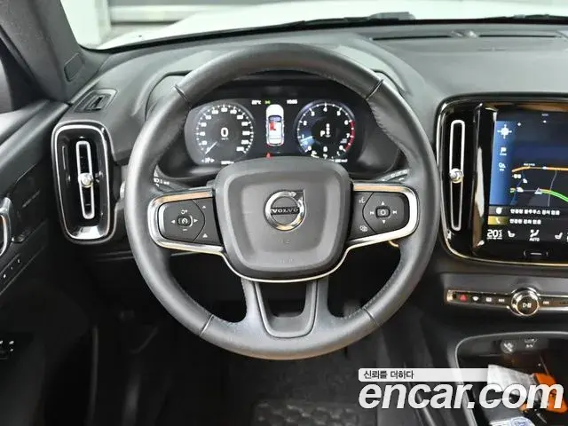 Volvo XC40 2020 — Фото 12/20