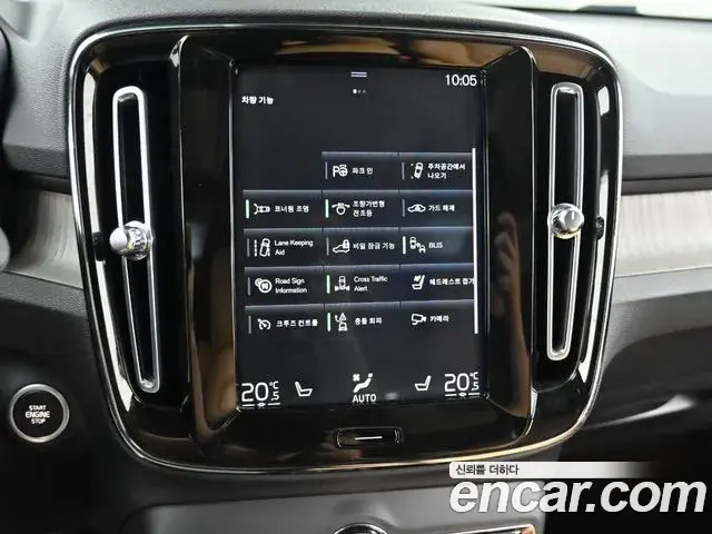 Volvo XC40 2020 — Фото 16/20