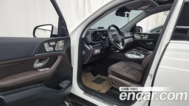 Mercedes-Benz GLE-Class 2023 — ფოტო 11/36
