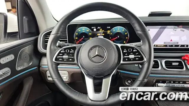 Mercedes-Benz GLE-Class 2023 — ფოტო 19/36