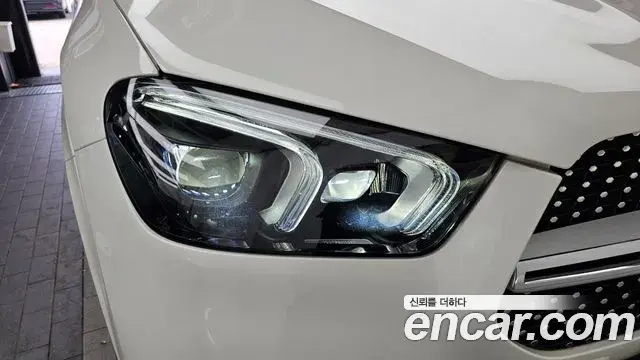Mercedes-Benz GLE-Class 2023 — ფოტო 34/36