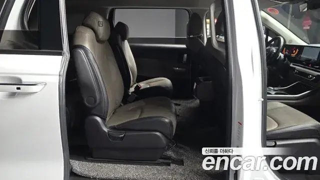Kia Carnival 2024 — Фото 12/20