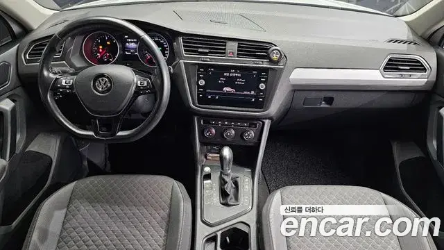 Volkswagen Tiguan 2018 — Şəkil 10/20
