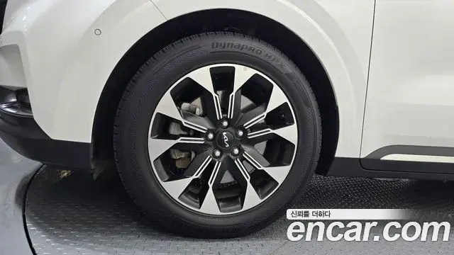 Kia Carnival 2023 — Фото 5/20