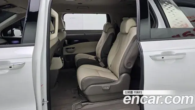 Kia Carnival 2023 — Фото 12/20
