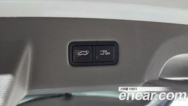 Kia Carnival 2023 — Фото 17/20