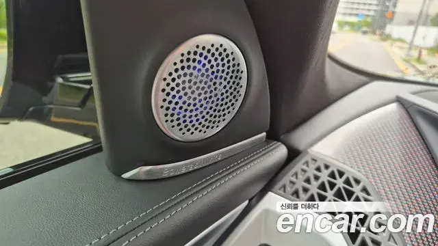 BMW XM 2025 — ფოტო 13/20